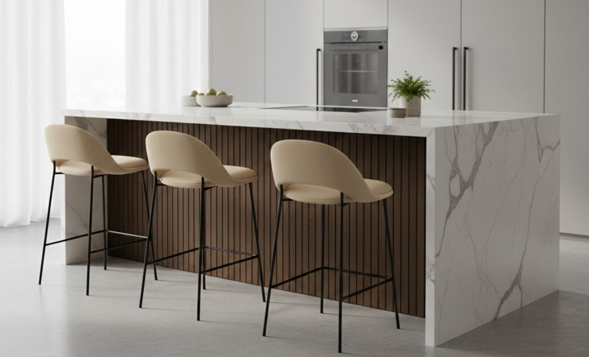 Бар столове и кухненски остров