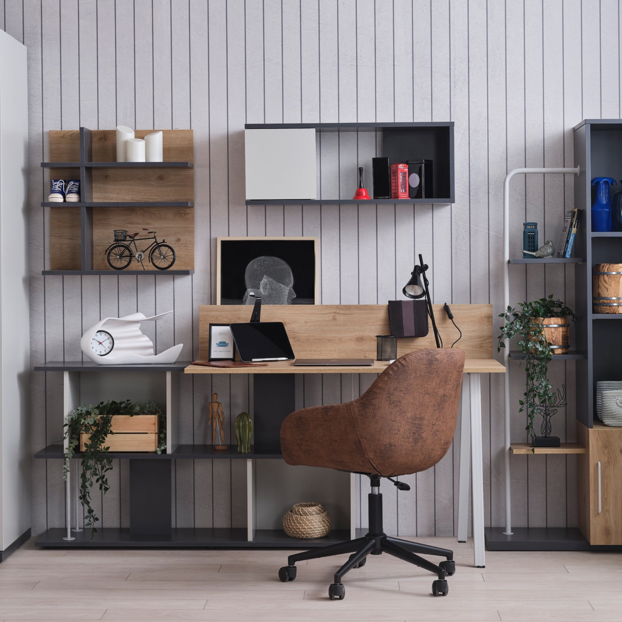 Бюро с етежерка Harvey