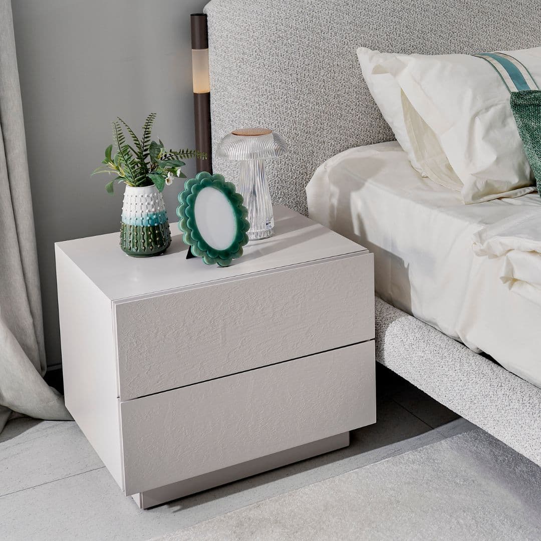 Нощно шкафче Kashmir с чекмедже и модерен минималистичен дизайн