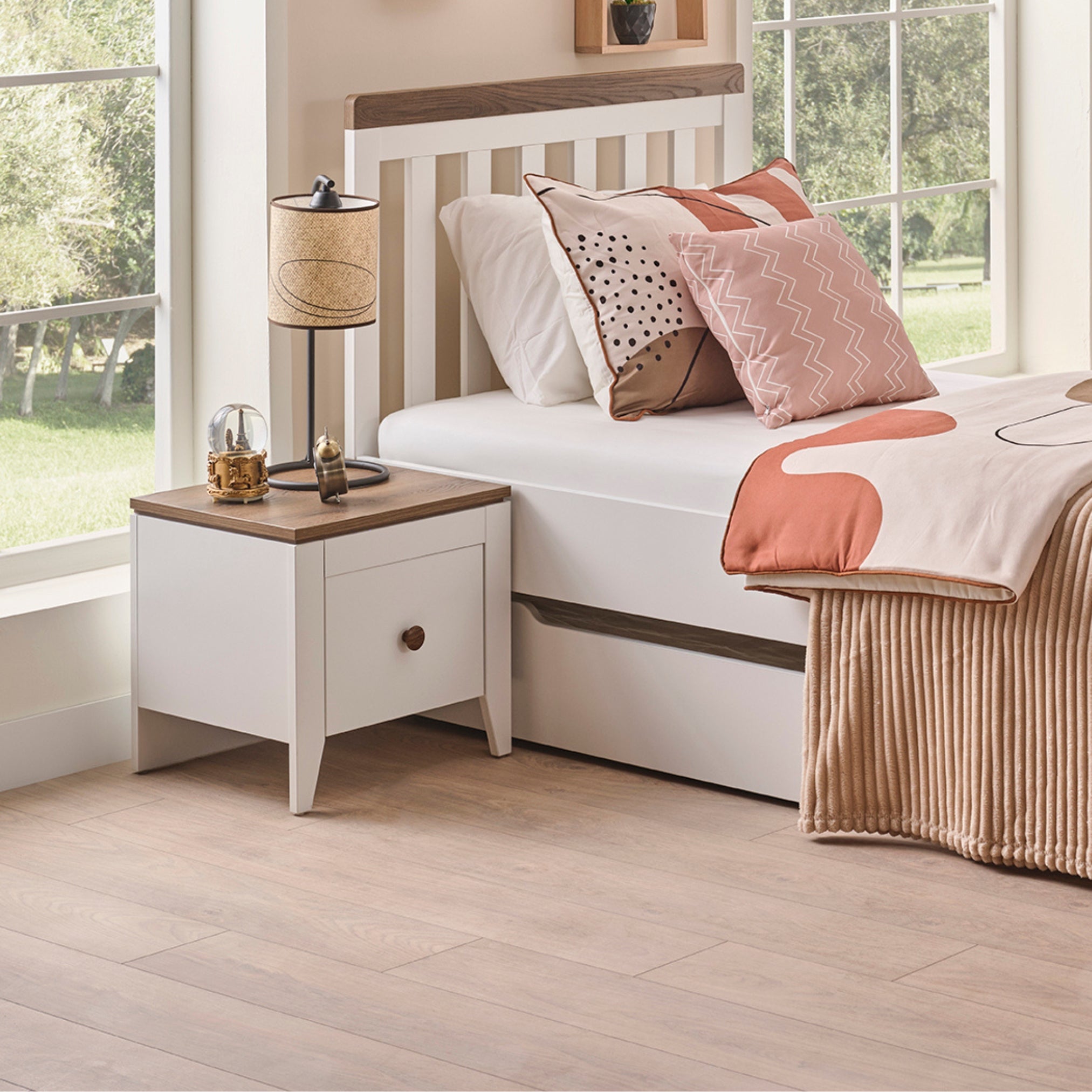 Нощно шкафче Lucia