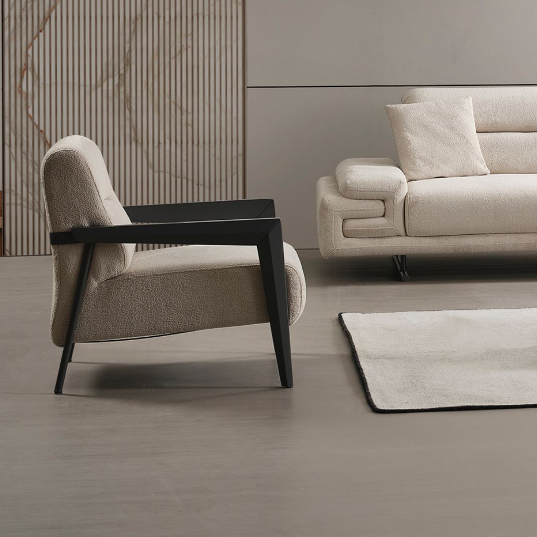 Кресло Stella – перспектива три четвърти с плавни ръбове.