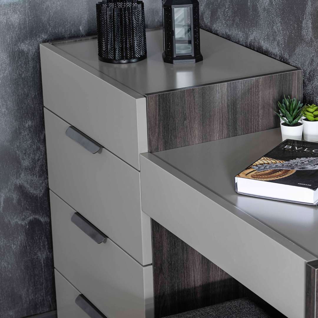 Тоалетка с огледало Adessa - Modern Furniture