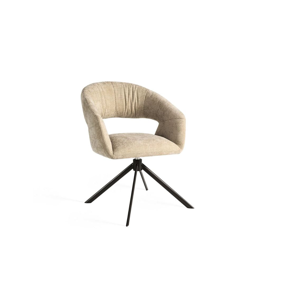 Стол Y-050 Beige с квадратна тапицирана седалка в бежов цвят и въртяща се основа, заснет фронтално.