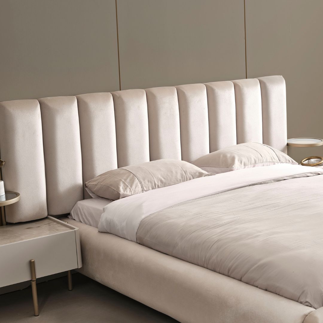 Легло Vega – общ план в модерна спалня с неутрален текстил.