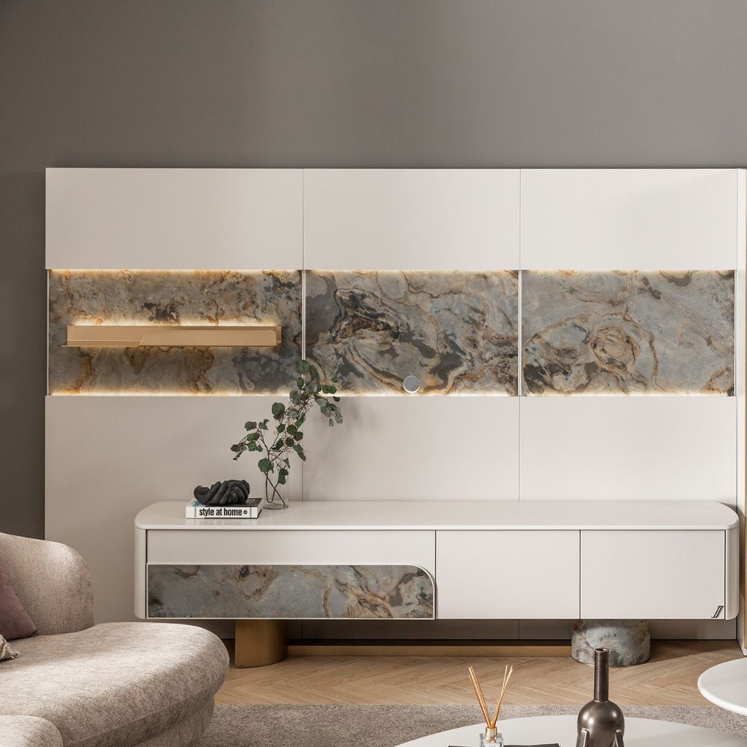 Долен ТВ модул Piedra с елементи с мраморна визия – място за техника и прибрано съхранение под телевизора.