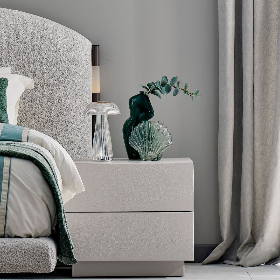 Нощно шкафче Kashmir с чекмедже и модерен минималистичен дизайн