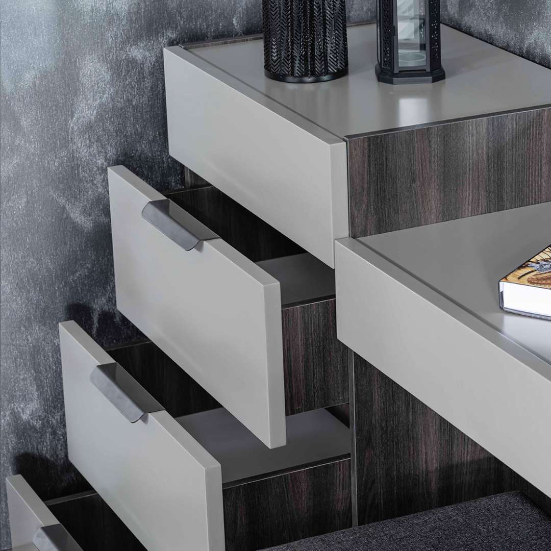 Тоалетка с огледало Adessa - Modern Furniture