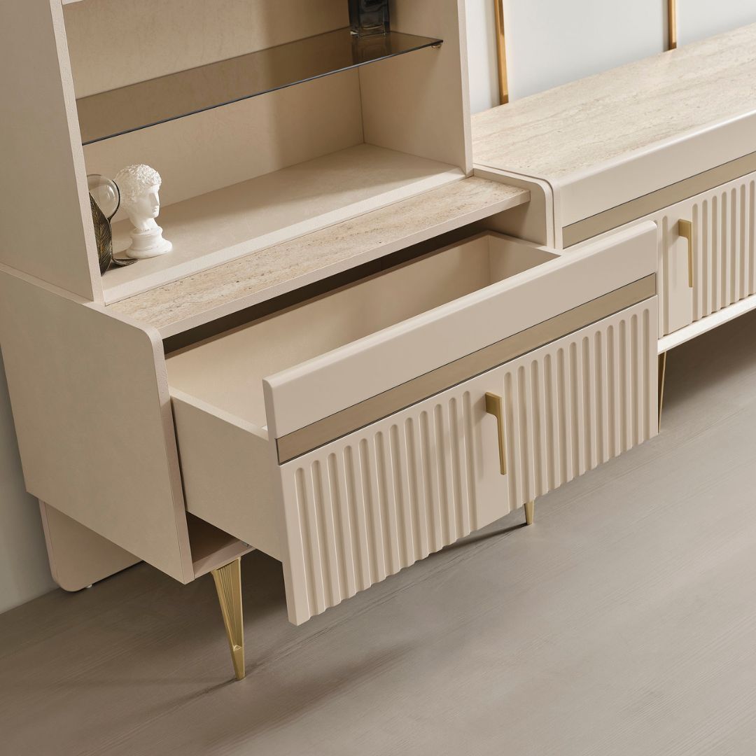 ТВ секция Tesla – близък план на гладките фасади и кантове.