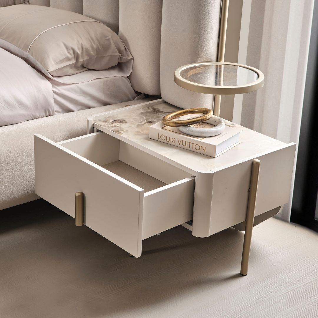 Нощно шкафче Vega – страничен профил, подчертаващ плавните ръбове.