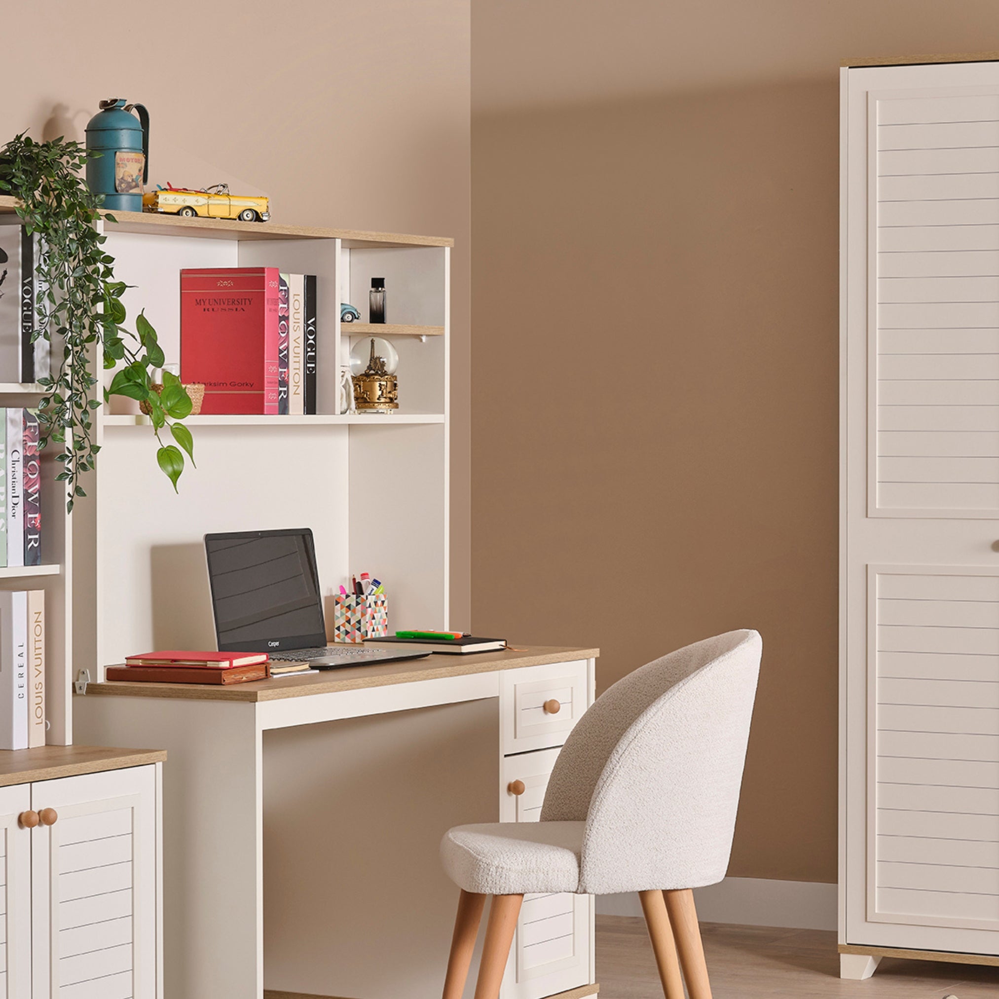 Бюро с надстройка Lucia