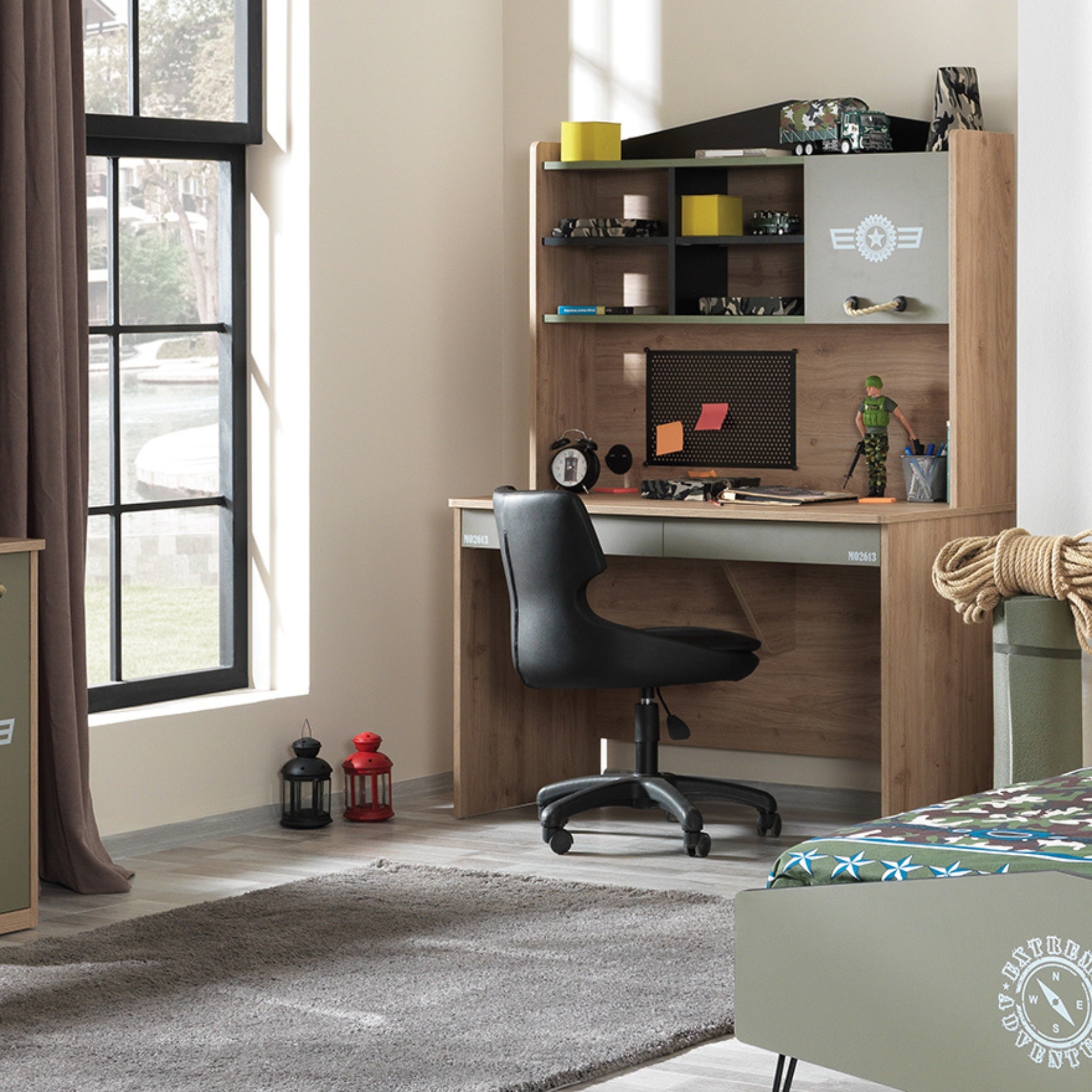 Бюро  с надстройка Camp