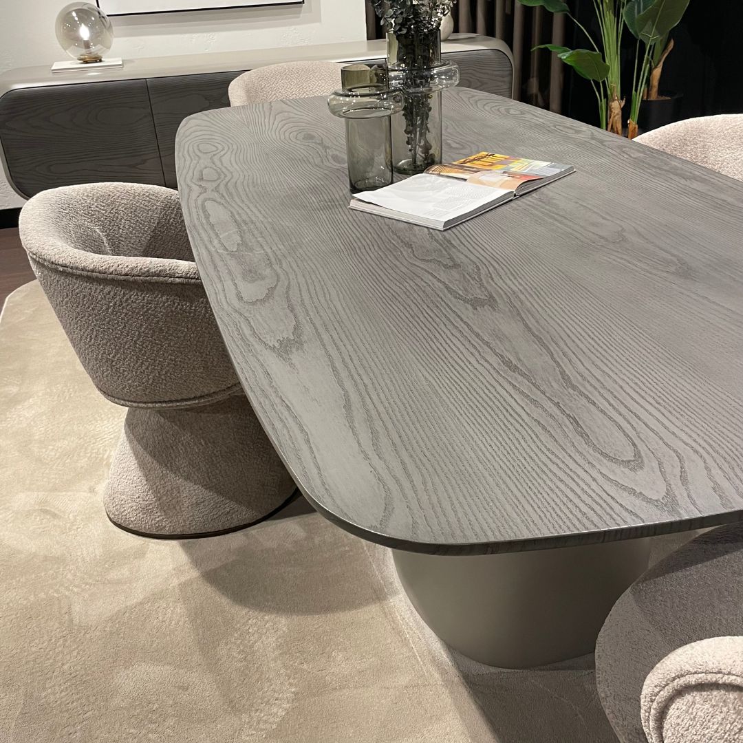 Детайл на Moon – плавен заоблен ръб на плота с премиум финиш.