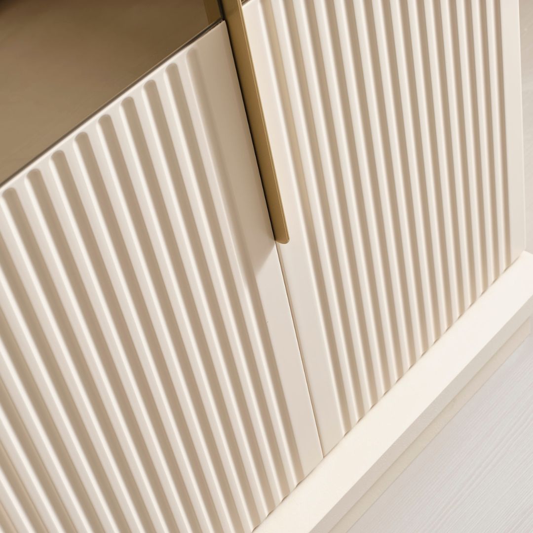 Гардероб Tesla – близък план на фасадите и финото изпълнение на фугите.