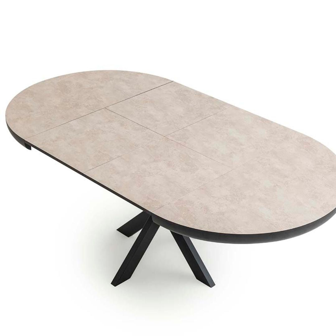 Детайлен кадър на разтегателния механизъм на маса Spider, подчертаващ лесното разширяване на плота. 