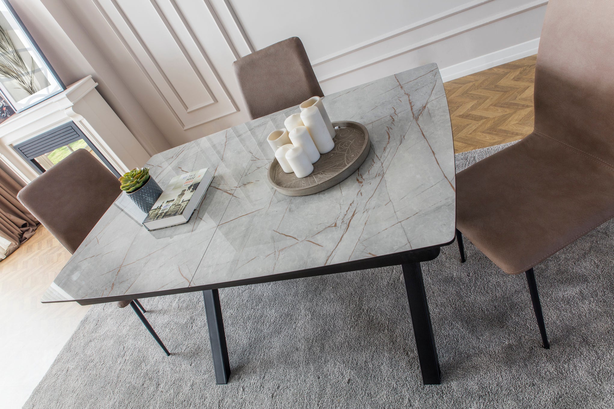 Трапезна маса Apple