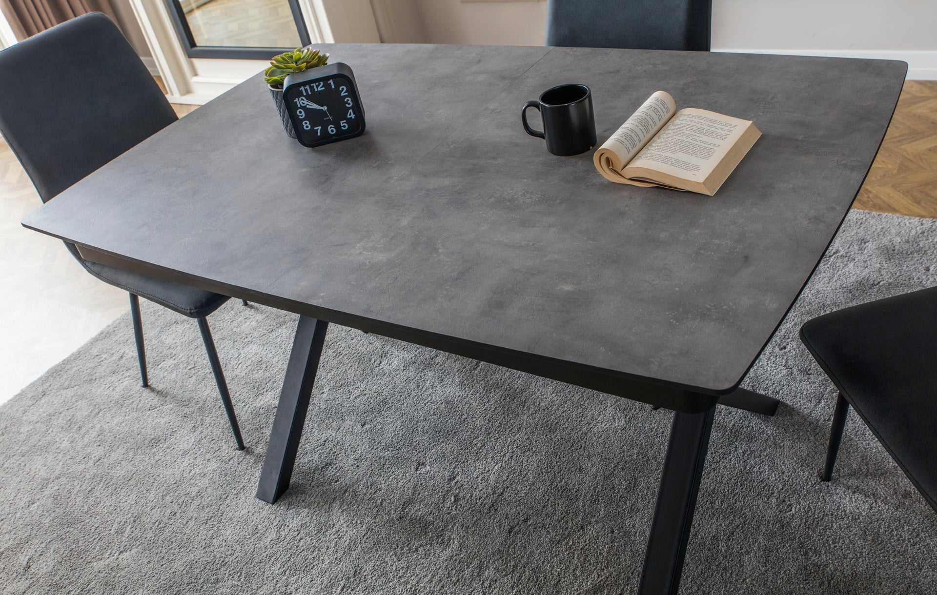 Трапезна маса Apple