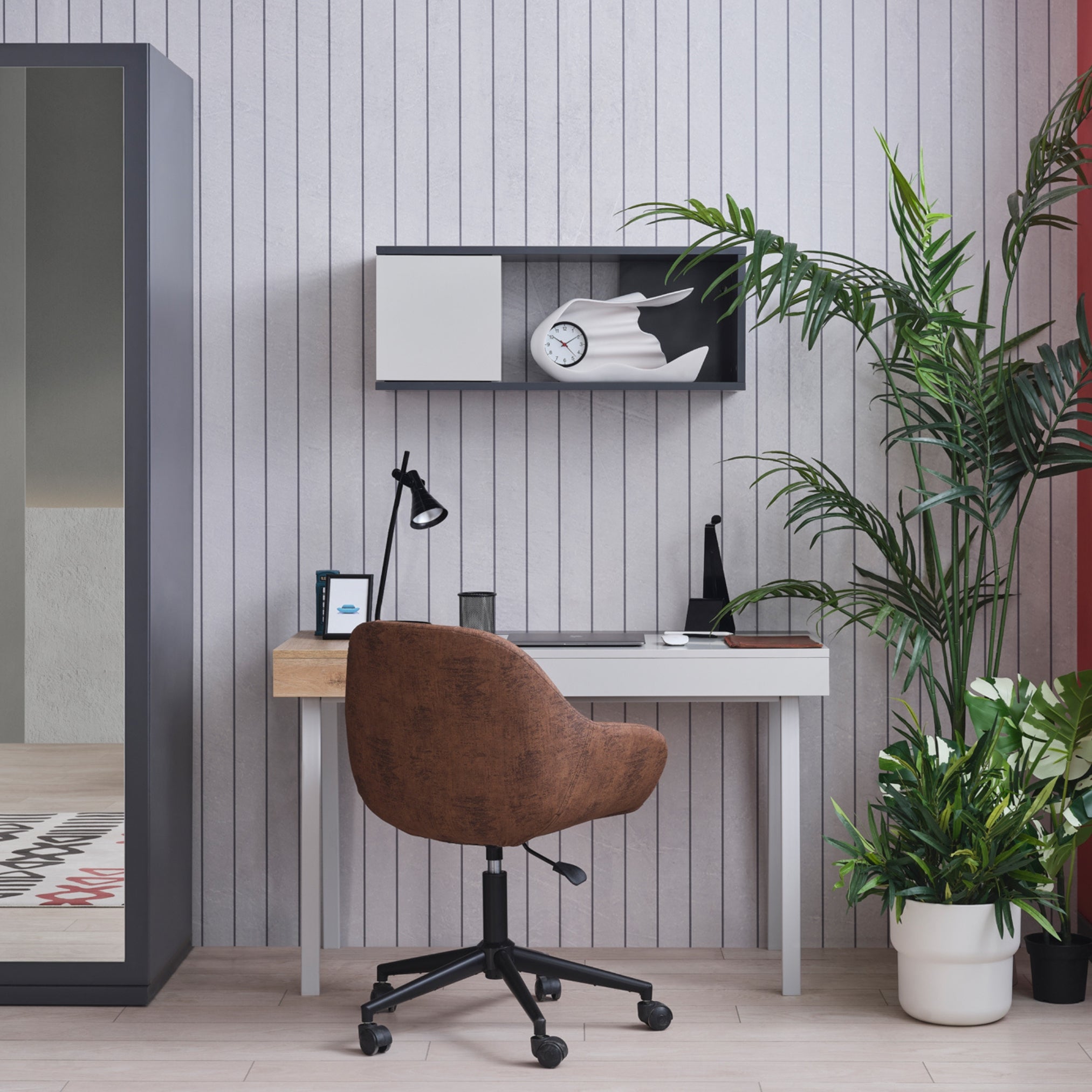 Бюро с етежерка Harvey