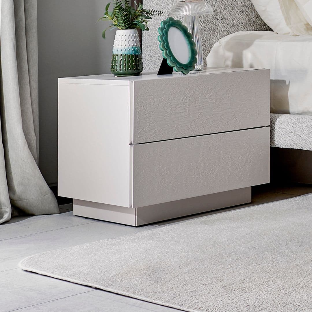 Нощно шкафче Kashmir с чекмедже и модерен минималистичен дизайн