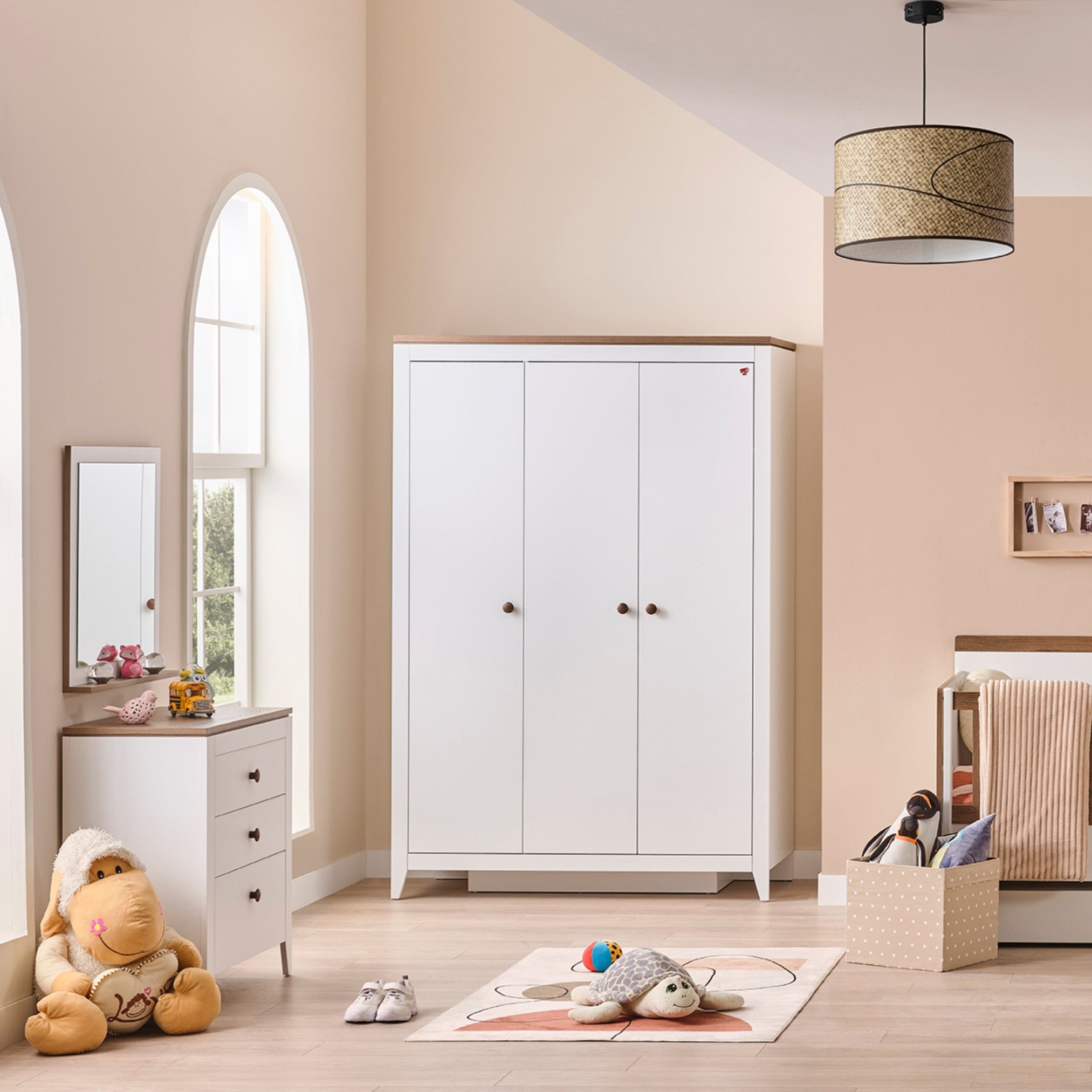 Трикрилен гардероб Lucia