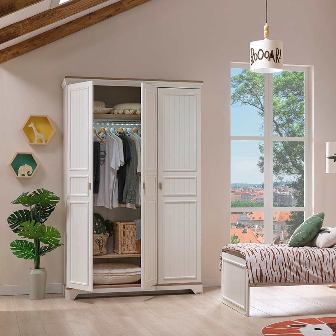 Трикрилен детски гардероб Monte - Almila-Sofia