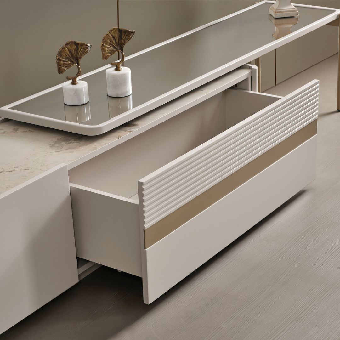 ТВ секция Vega – секцията в интериор с телевизор и декорации.