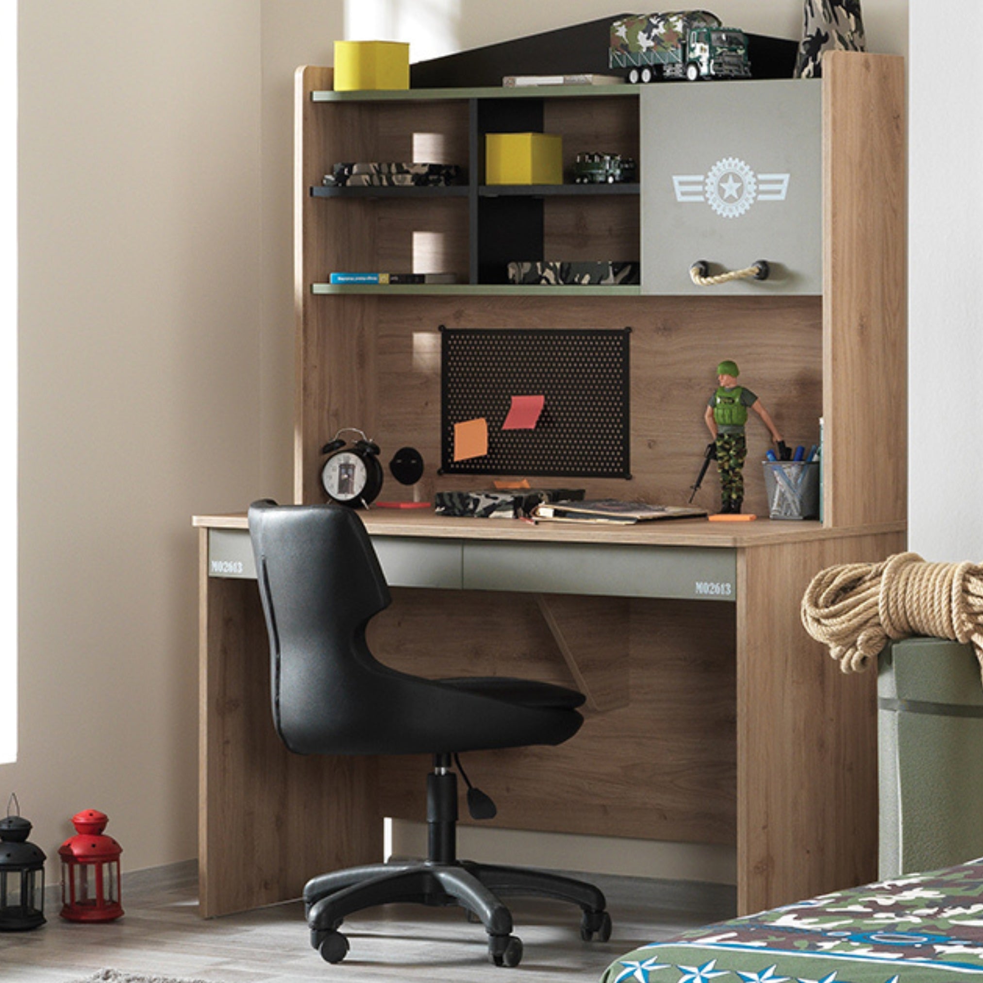 Бюро  с надстройка Camp