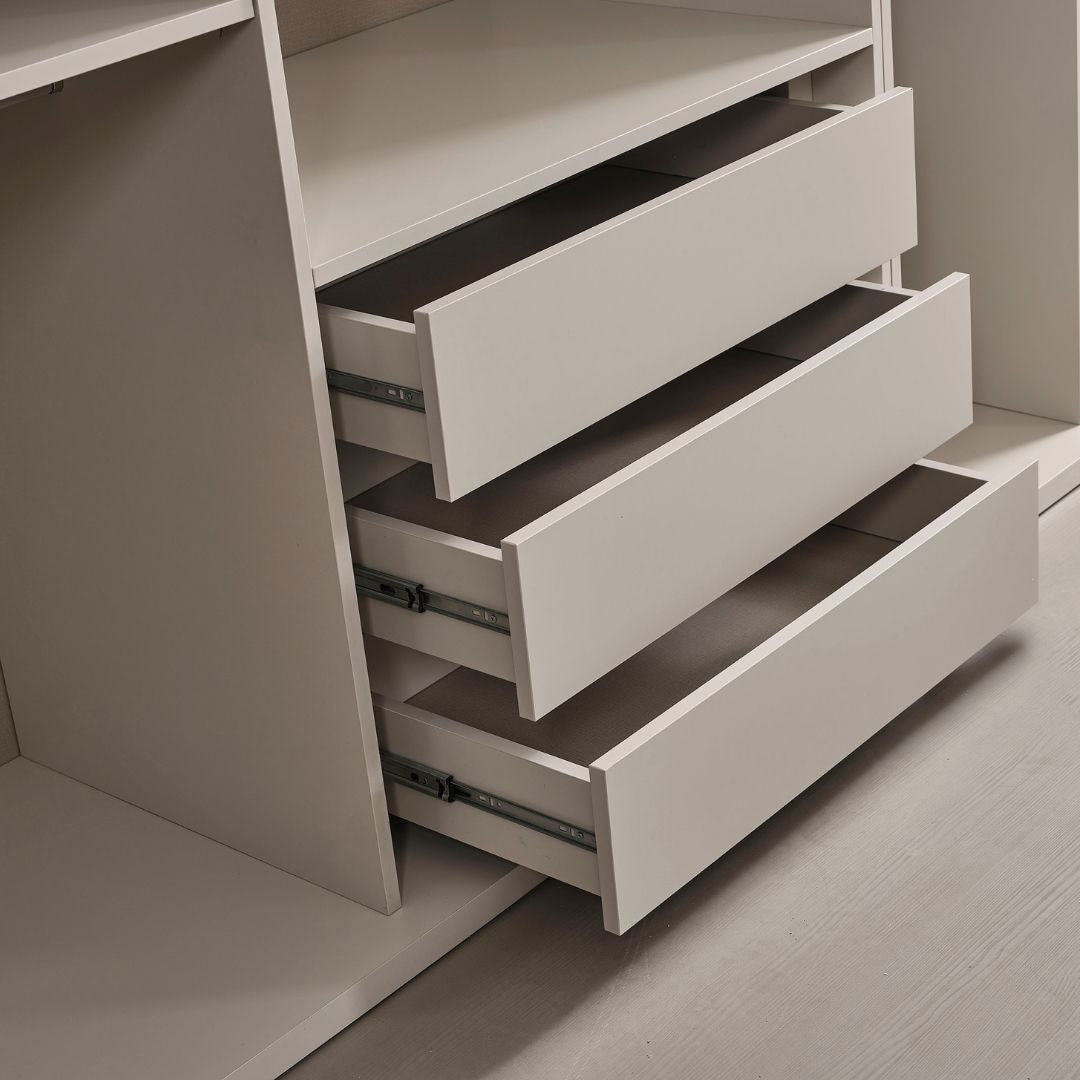 Гардероб Vega – общ изглед в спалня, съчетан с неутрален интериор.