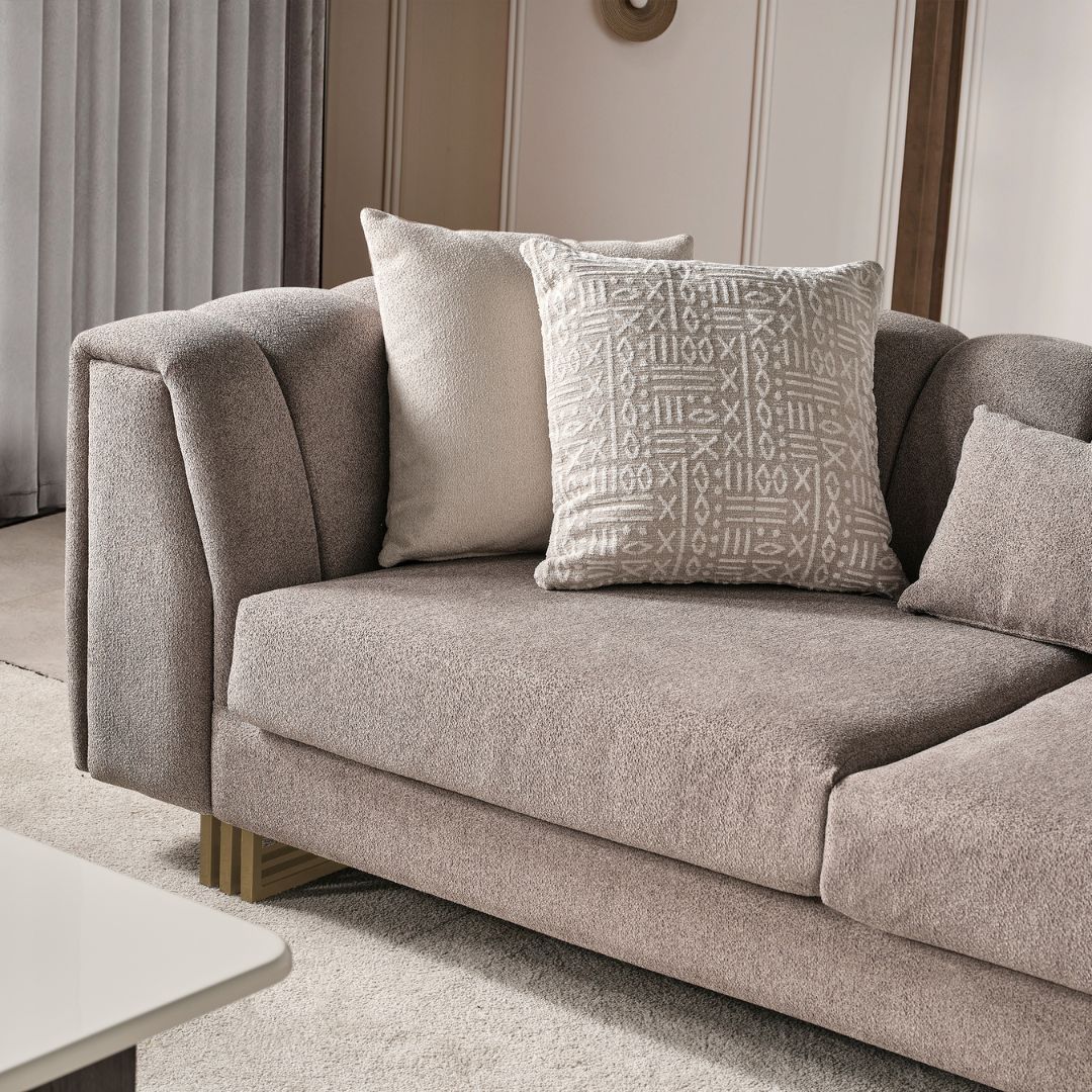 Диван Tesla – диванът в интериор, комбиниран с холна маса.