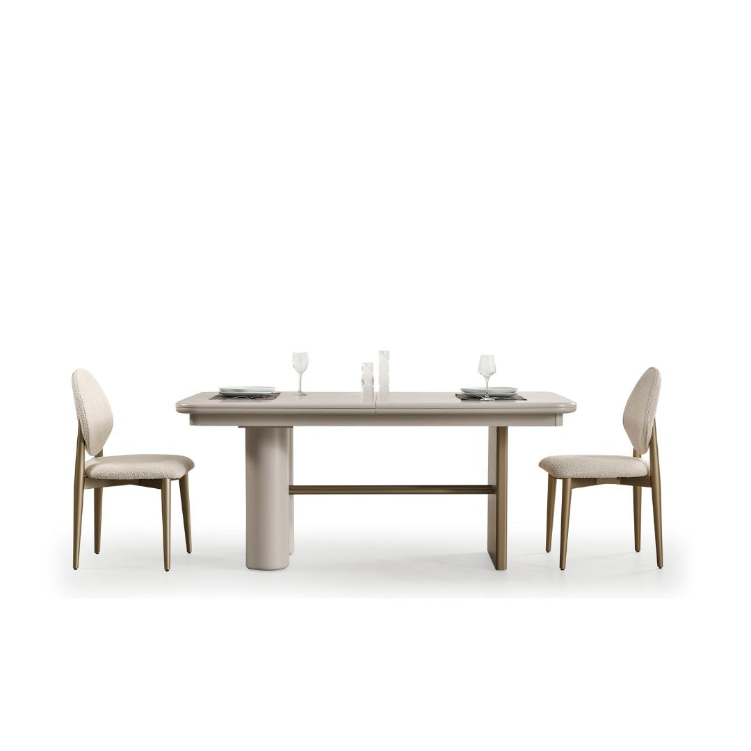 Трапезна маса Vega – масата в модерна трапезария със съчетани столове.