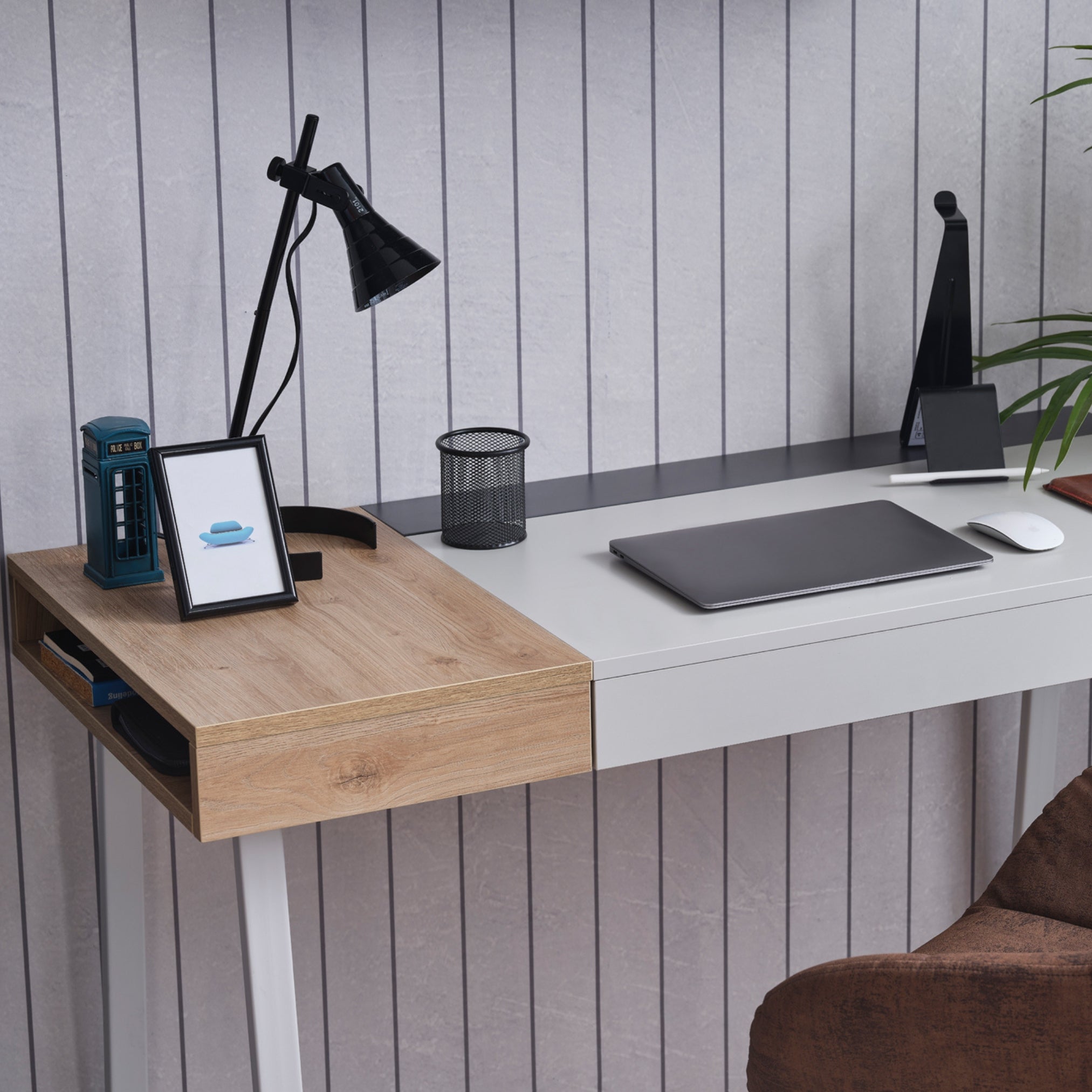 Бюро с етежерка Harvey