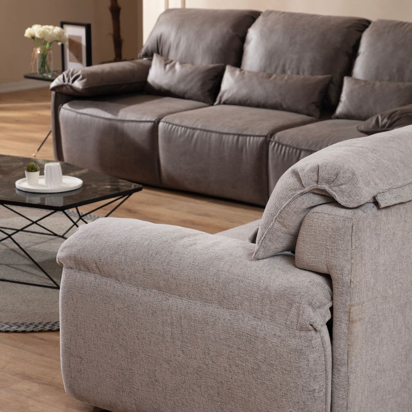 Прав диван с ел. ф-я сън  Guess - Modern Furniture