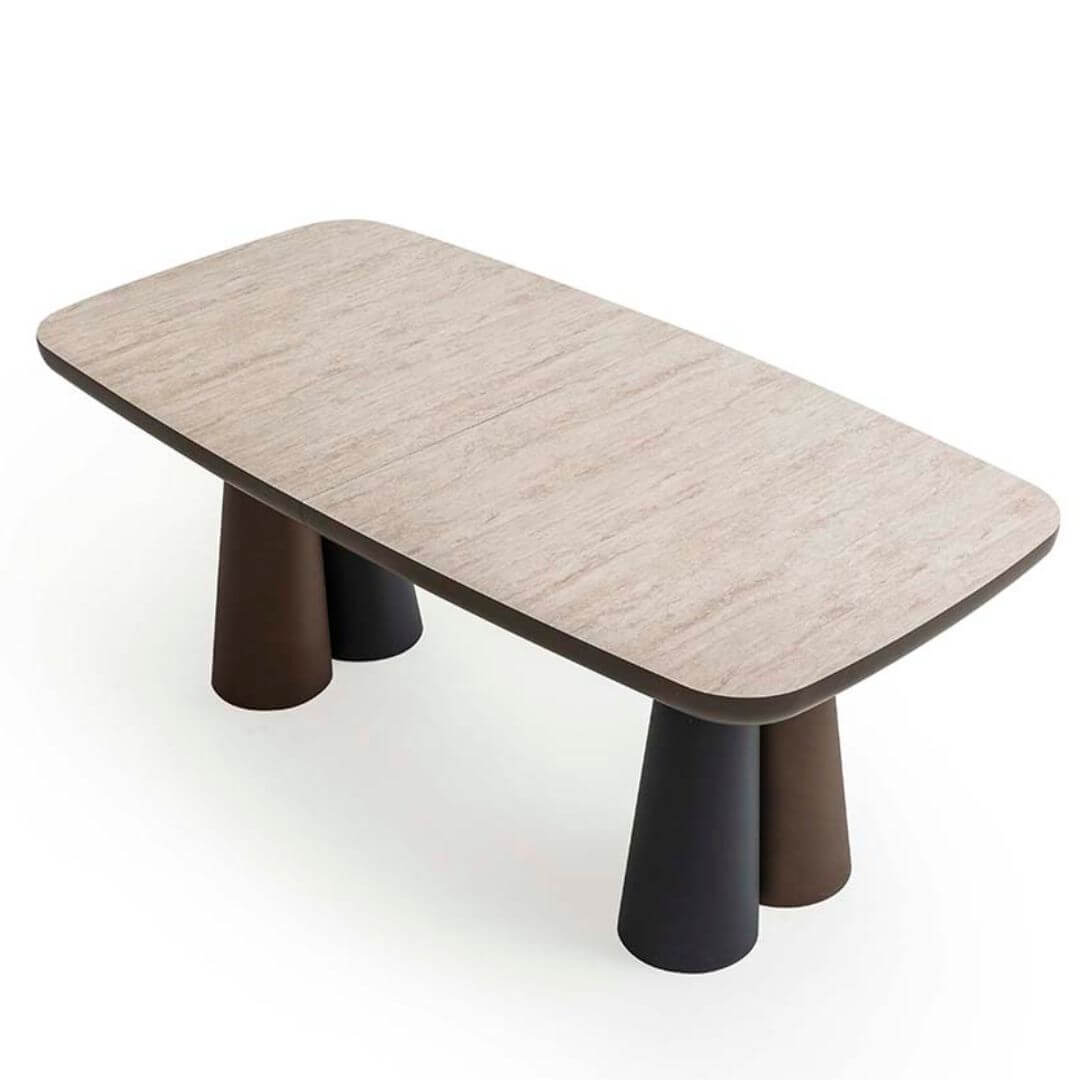 Трапезна маса Afrodit с Travertin HPL плот и метална основа, разположена в модерна трапезария с естествени тонове.