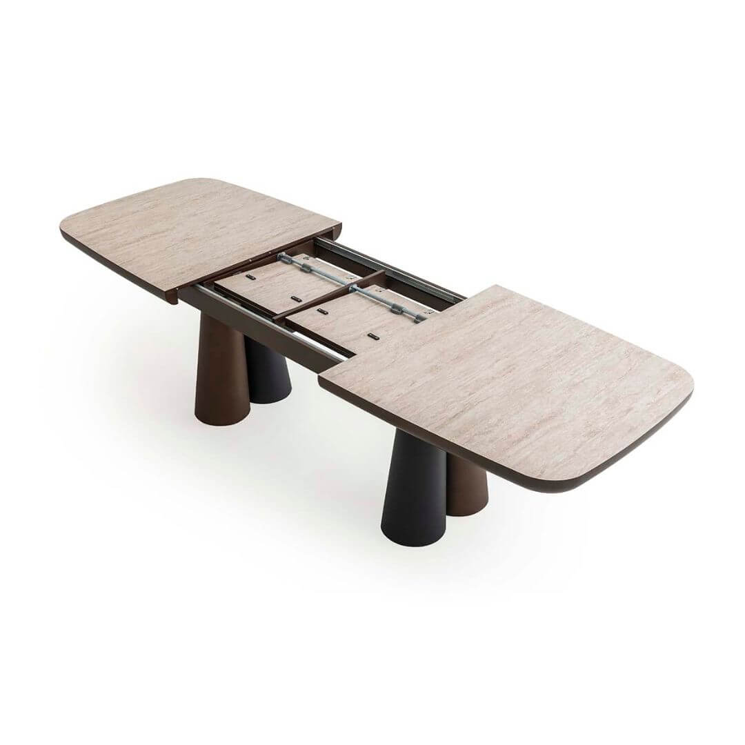 Afrodit в разтегнат вариант с добавени два плота, осигуряваща повече място за гости и семейни събирания.