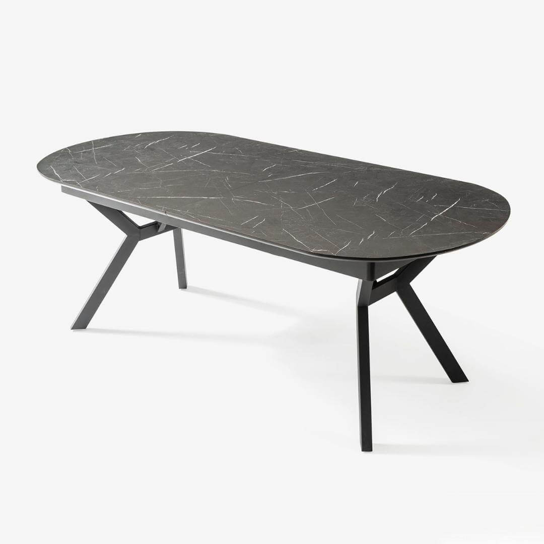 Детайлен кадър на плота на маса Bear с ясно видими линии и шарки, които придават естествен и изискан характер