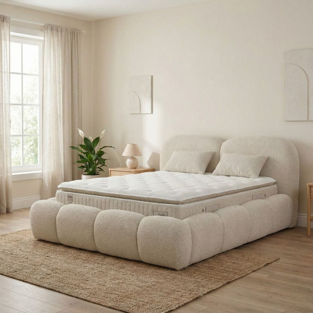 Легло DMF 03 с включен матрак – общ изглед на тапицирано легло в модерна спалня. Подходящо за подредена зона за сън.