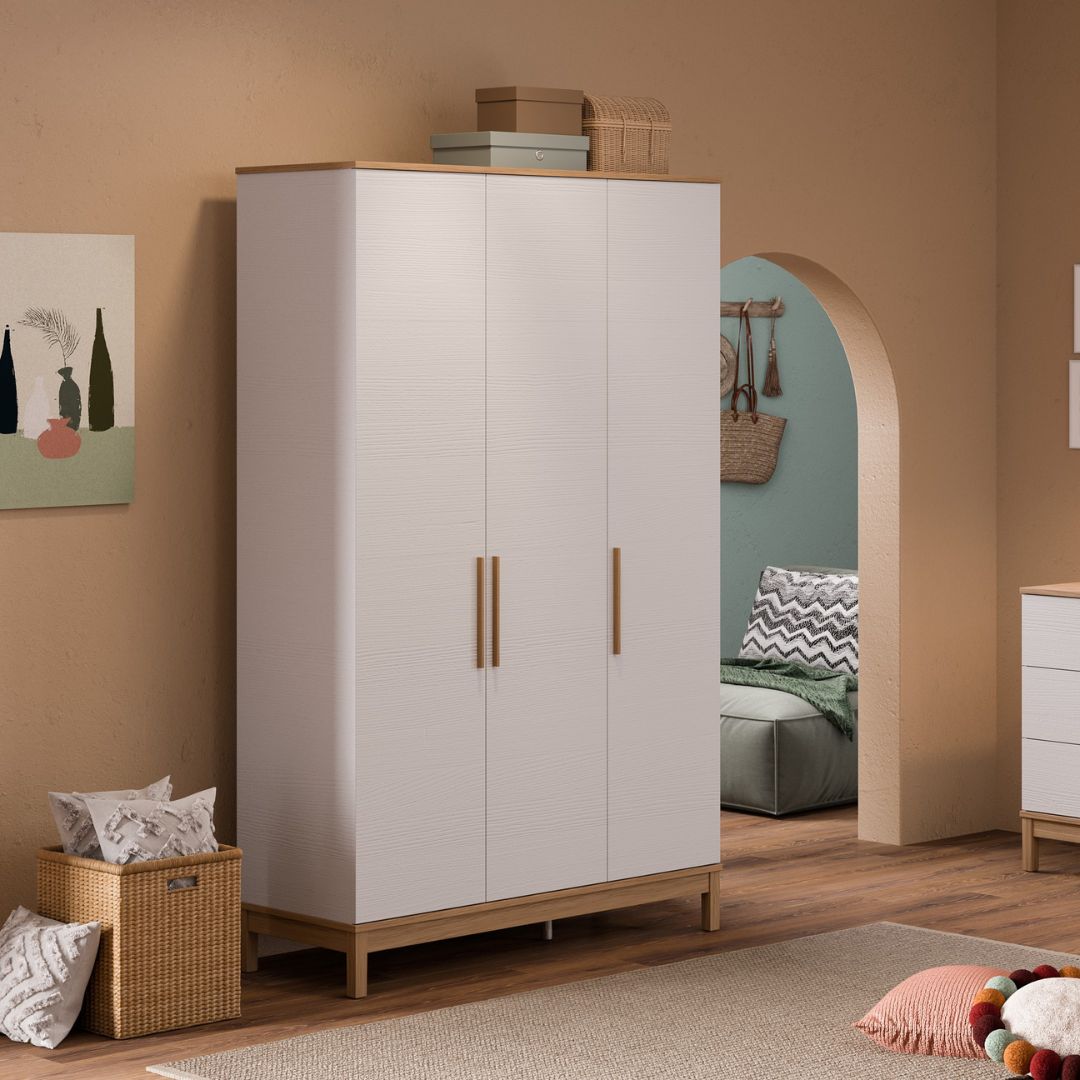 Трикрилен гардероб Etto със закачалки и рафтове за тийн и детска стая 