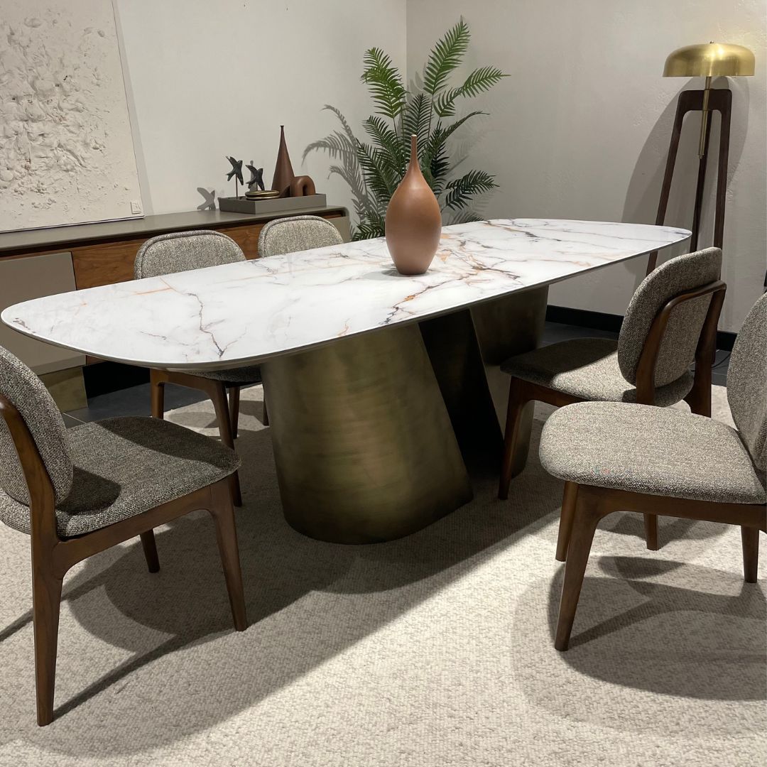 Трапезна маса Harmony – правоъгълен плот със заоблени ъгли и луксозно излъчване.