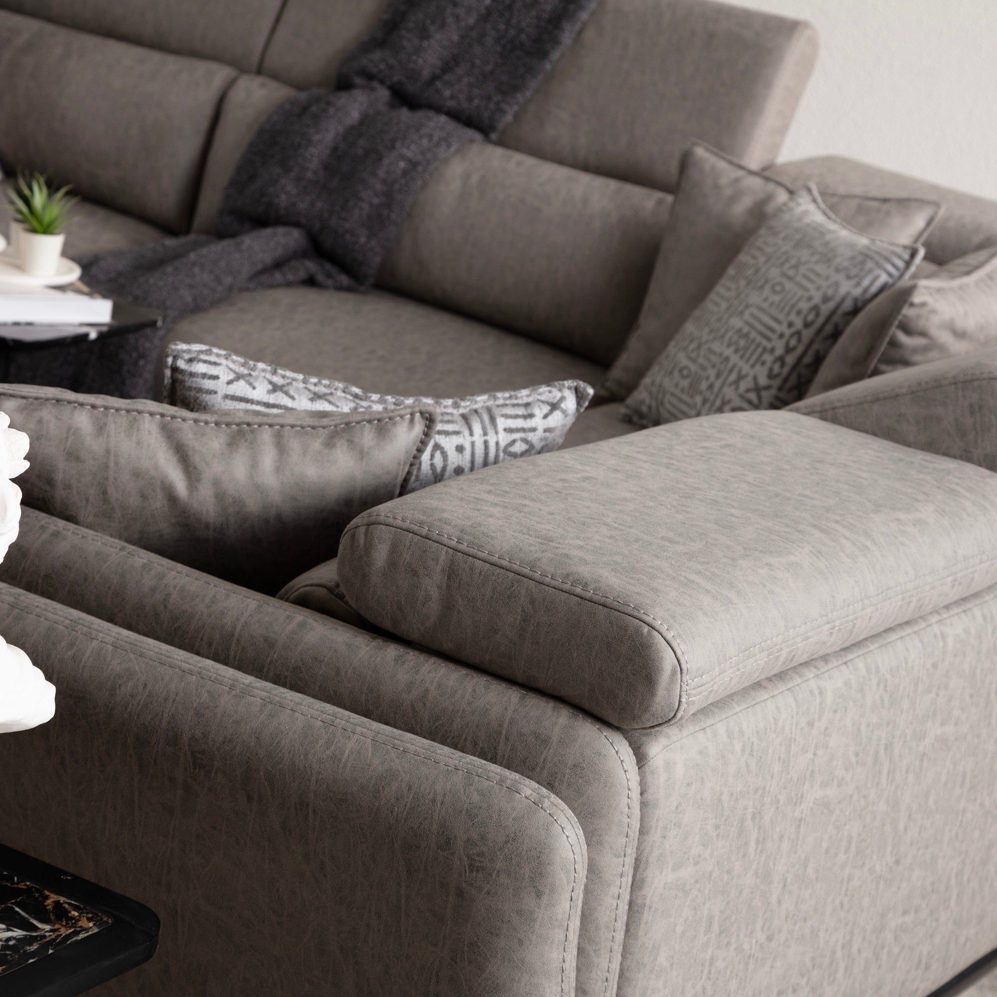 Ъглов диван Boss - Modern Furniture