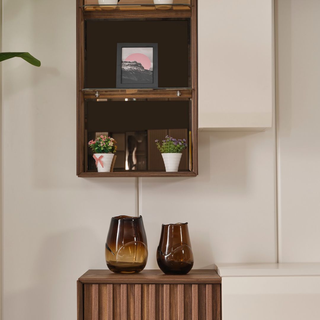 ТВ секция Monza – композиция в дневна с подредени декорации.