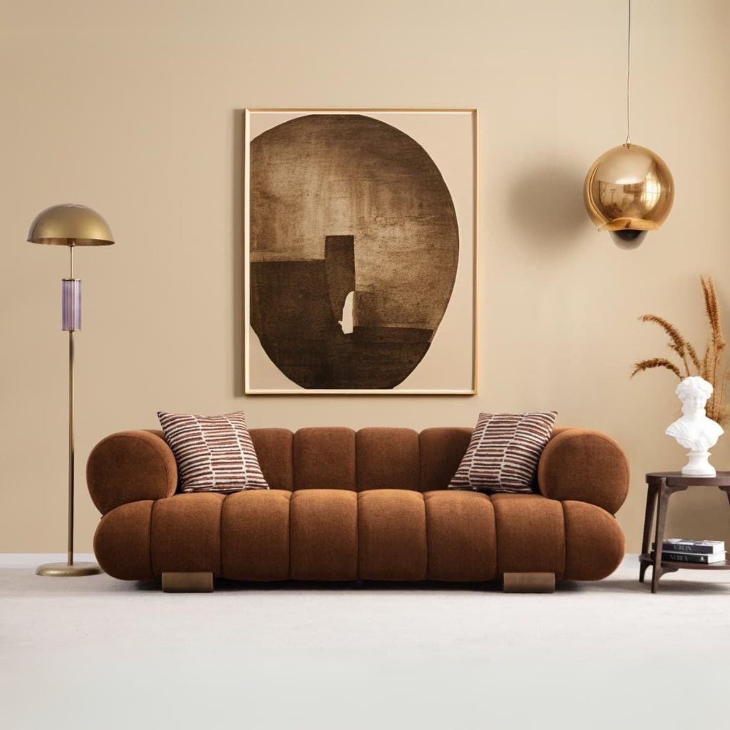 Прав диван Moon Life, модерна визия детайли от кожа и метал.