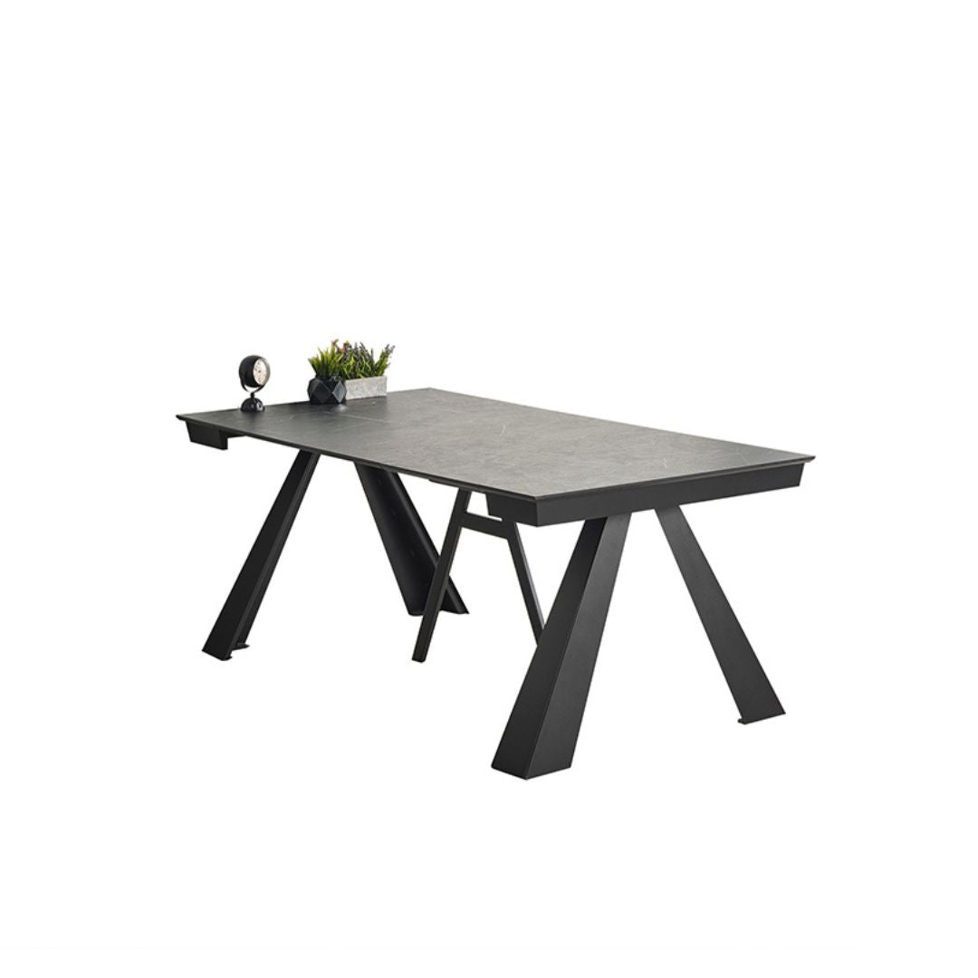 Гледка отгоре към трапезна маса Mounta, подчертаваща правоъгълната форма и разположението на плотовете.