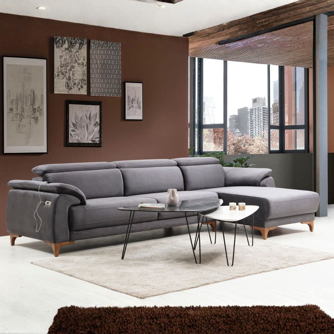 Детайлен кадър на тапицерията и облегалните възглавници на ъглов диван Oscar, подчертаващ меката текстура.