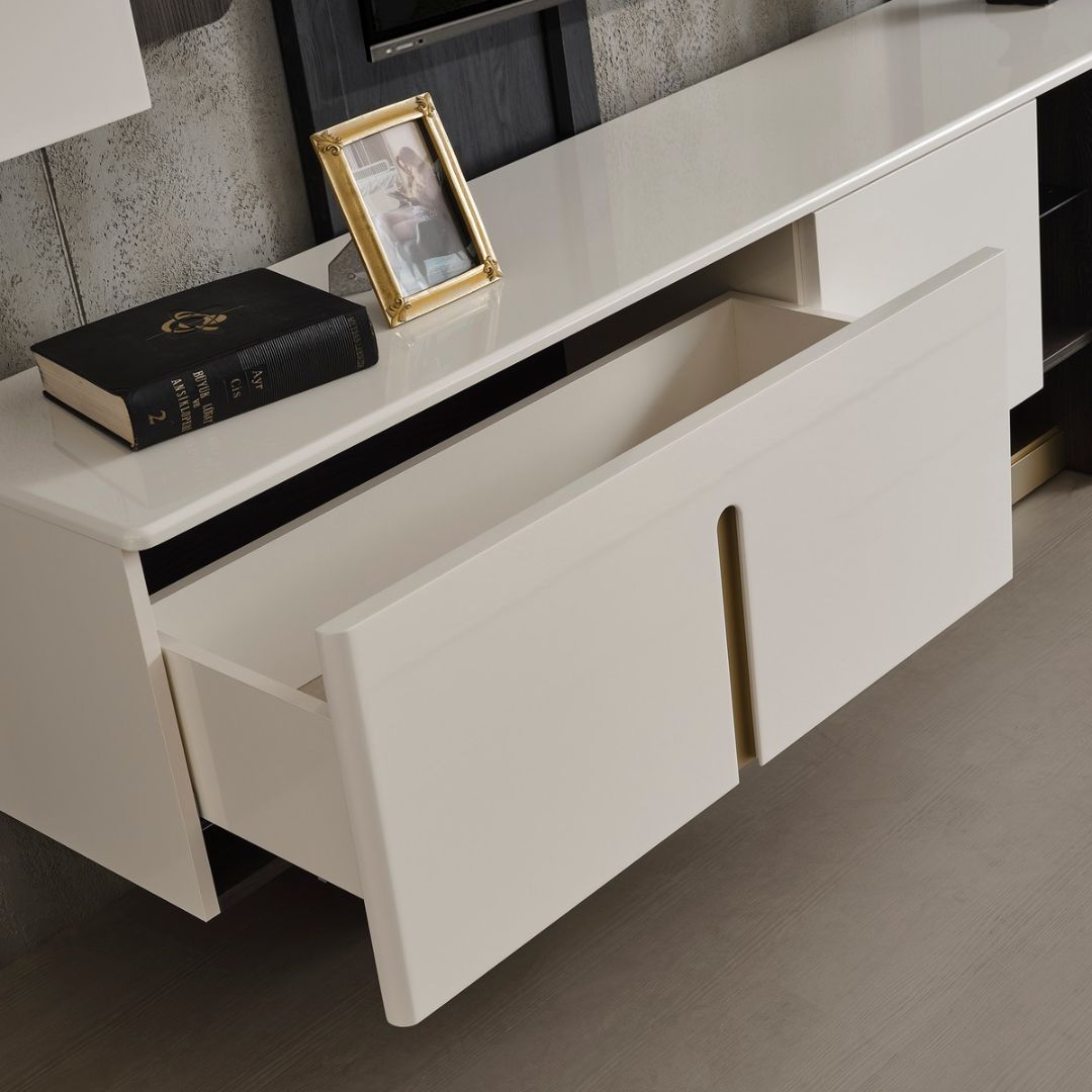 ТВ секция Pedro – композиция в дневна с подредени декорации и техника.