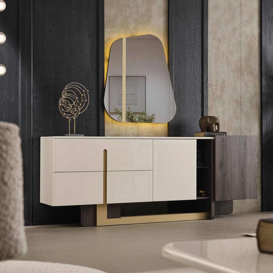 Бюфет с огледало Pedro – фронтален изглед с изчистени фасади.