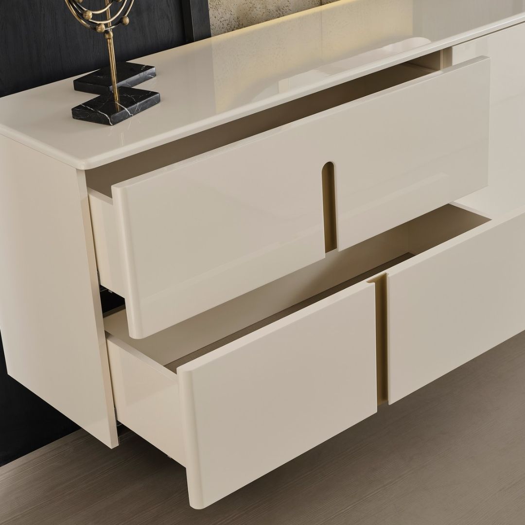 Бюфет с огледало Pedro – близък план на горния плот и финото изпълнение.