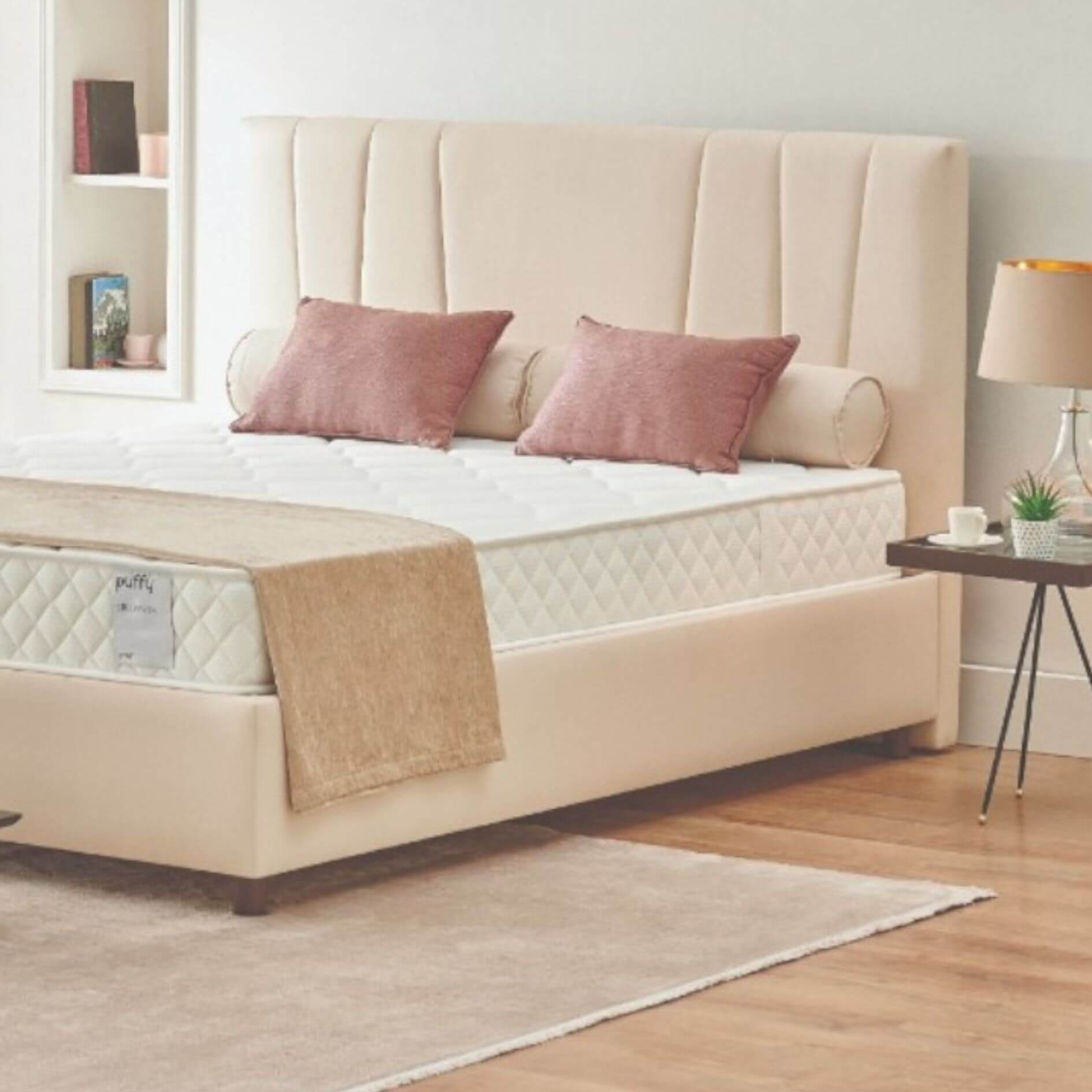 Профил на легло с включен матрак Puffy Ergotwin – изглед отстрани с вертикални шевове