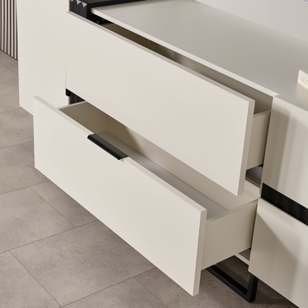 Бюфет Safir – близък план на горния плот и финото изпълнение.