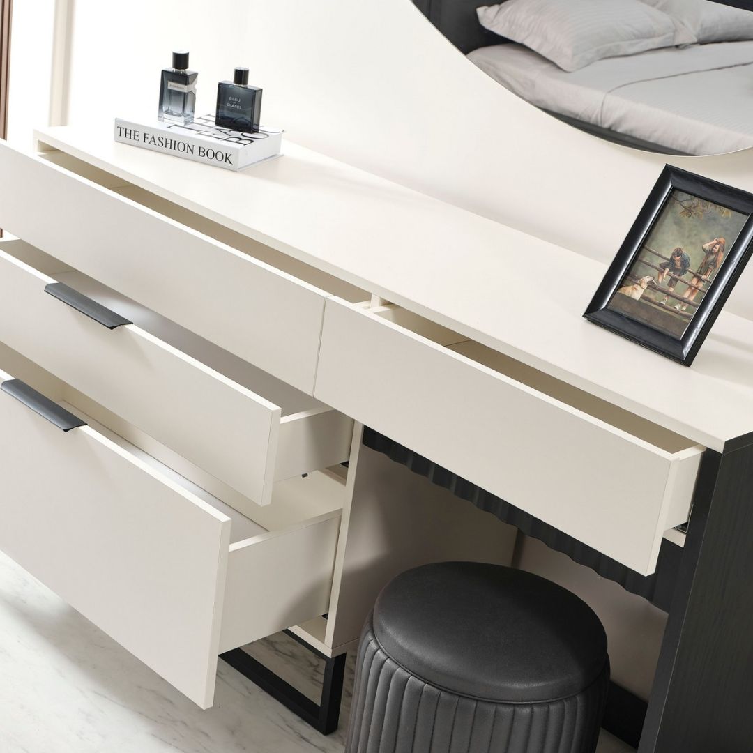 Тоалетка с огледало Safir