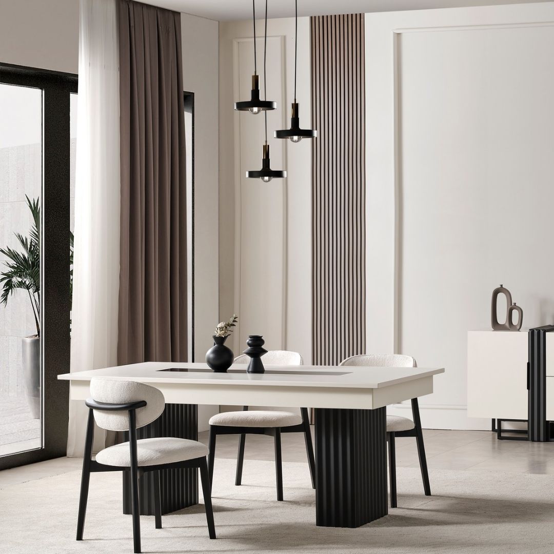 Safir – изглед три четвърти, подчертаващ стабилната основа на масата.