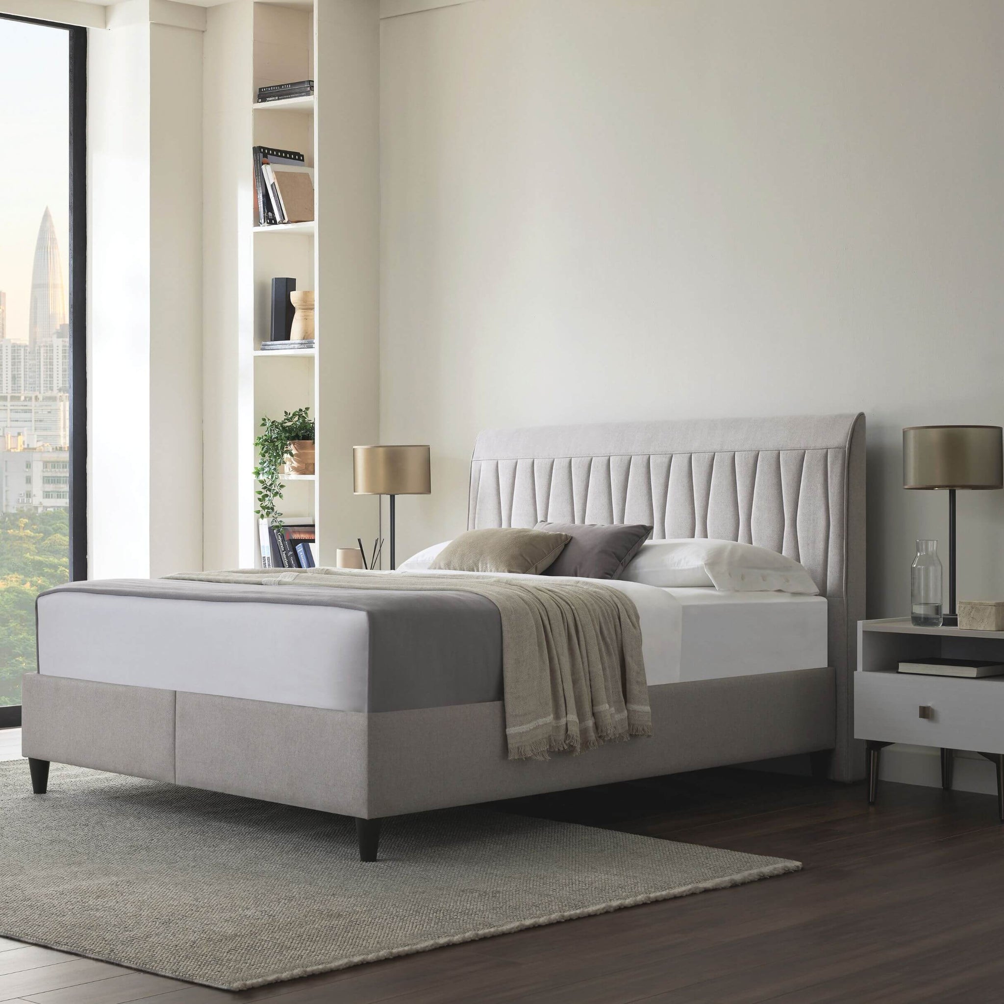 Легло с включен матрак Sleep Touch – сиво тапицирано легло в светла стая